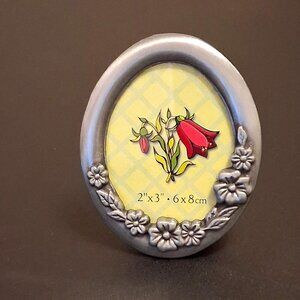 Vintage New Oval Gray Mini Floral Metal Picture Frame Display Pictures 2”x3”